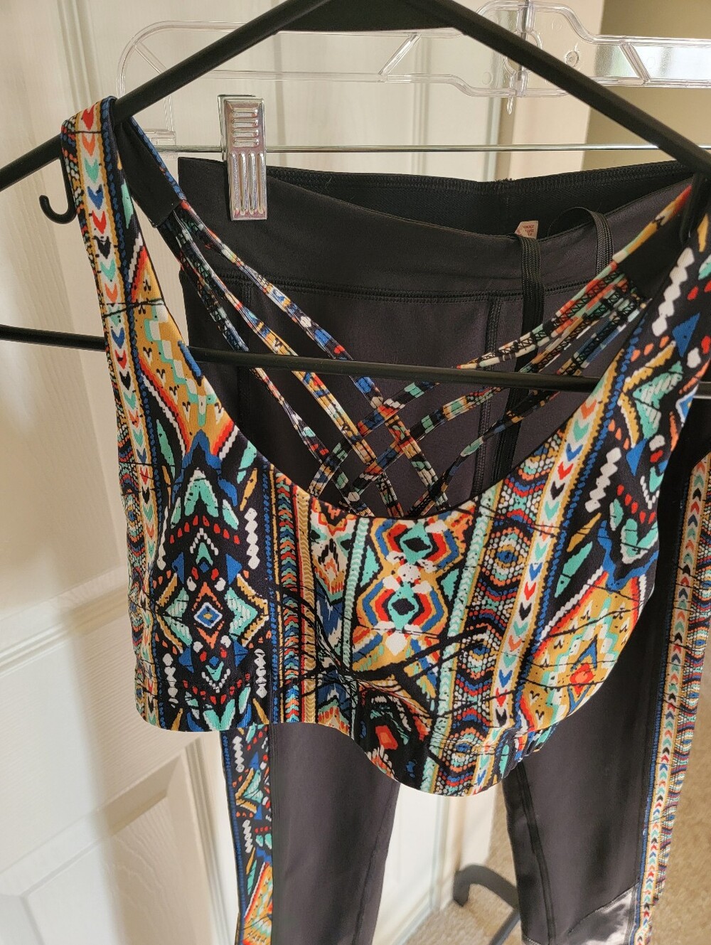 Mossimo Print Crop Tank & Black Leggings Workout Set - Multicolor Size Small